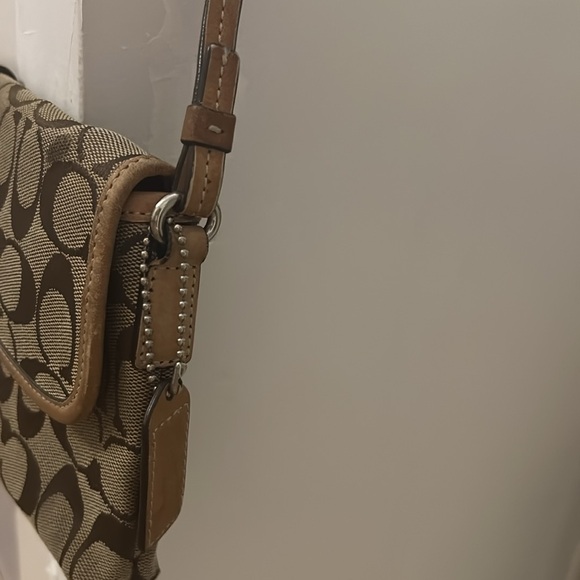 Coach vintage bag from ‘02. Good condition a few wear marks. Canvas and leather - Picture 2 of 7